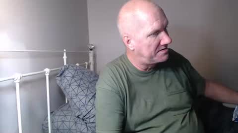 Snapshot of casinocam chatting on 12.17.25 CasinoCam online show from 12.17.25