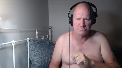 Snapshot of casinocam chatting on 12.19.25 CasinoCam online show from 12.19.25