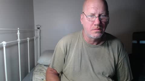 Snapshot of casinocam chatting on 04.18.26 CasinoCam online show from 04.18.26