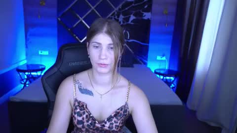 Snapshot of cassandragood chatting on 11.11.25 Lena online show from 11.11.25