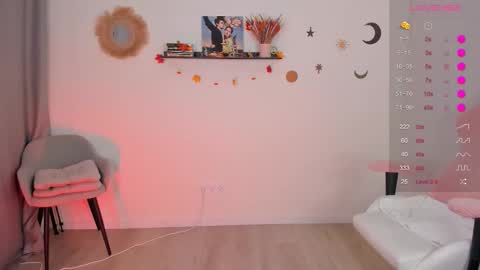 Snapshot of cassie_evansss chatting on 11.04.25 Cassie online show from 11.04.25