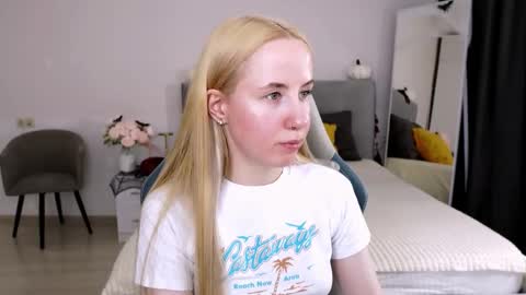 Snapshot of cassie_kelman chatting on 10.25.25 Cassie online show from 10.25.25