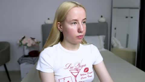 Snapshot of cassie_kelman chatting on 11.01.25 Cassie online show from 11.01.25