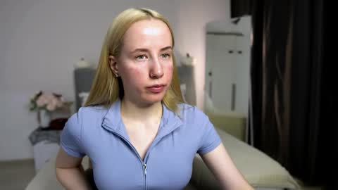 Snapshot of cassie_kelman chatting on 11.02.25 Cassie online show from 11.02.25