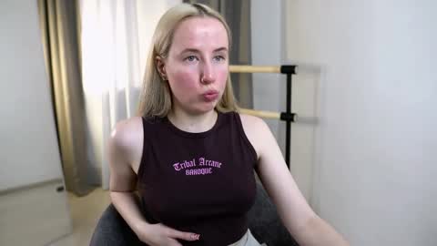 Snapshot of cassie_kelman chatting on 11.15.25 Cassie online show from 11.15.25