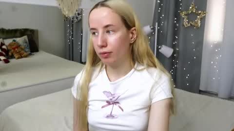 Snapshot of cassie_kelman chatting on 12.15.25 Cassie online show from 12.15.25