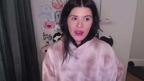 Snapshot of cassiealvarez chatting on 10.13.25 cassiealvarez online show from 10.13.25