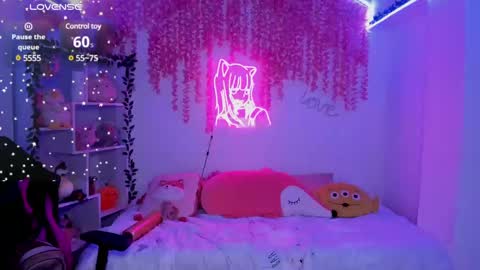 Snapshot of cat_kitty18 chatting on 02.11.25 Lorena Saenz online show from 02.11.25