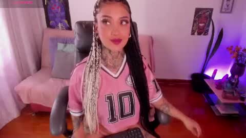 Cata green model independient online show from 07.03.26
