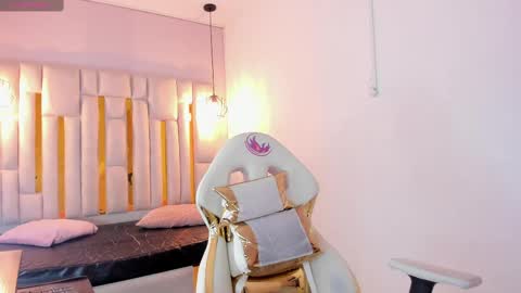 Snapshot of cataleya_sambrano chatting on 10.02.25 Cataleya online show from 10.02.25