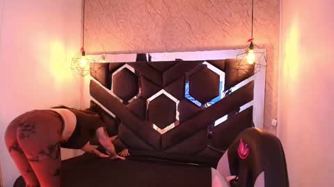 Snapshot of cataleya_sambrano chatting on 11.24.25 Cataleya online show from 11.24.25