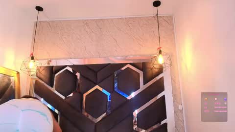 Snapshot of cataleya_sambrano chatting on 11.25.25 Cataleya online show from 11.25.25