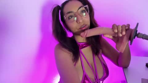 Cata  Monday- Saturday   On line at 0100pm-0700pm online show from 05.12.26