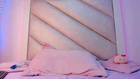 Snapshot of catalina_jade chatting on 09.10.25 Cata online show from 09.10.25