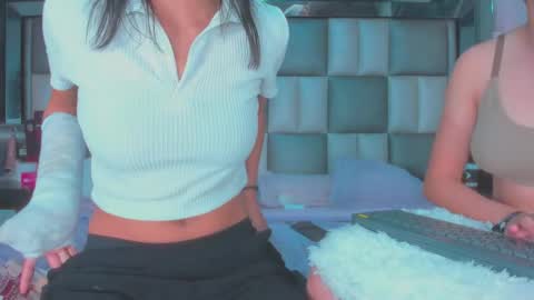 Snapshot of catalina_jade chatting on 11.11.25 Cata online show from 11.11.25