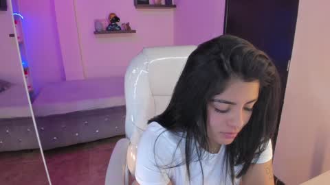 Snapshot of catalina_naughtyy chatting on 01.20.25 Catalina online show from 01.20.25