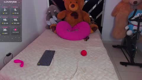 Snapshot of catalina_smith__ chatting on 02.07.25 Catalina online show from 02.07.25