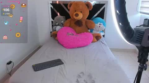 Snapshot of catalina_smith__ chatting on 09.24.25 Catalina online show from 09.24.25