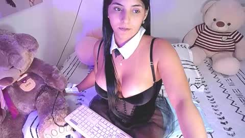 Snapshot of cathaleyasex chatting on 10.31.25 CathaleyaSex online show from 10.31.25