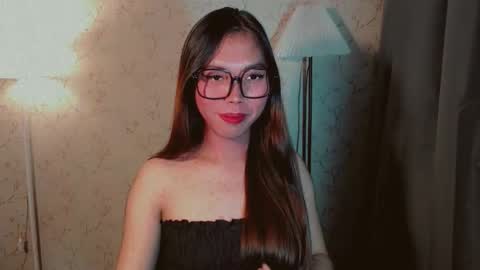 Snapshot of catherine_365 chatting on 10.17.25 catherine_365 online show from 10.17.25