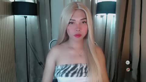 Snapshot of catherine_365 chatting on 11.16.25 catherine_365 online show from 11.16.25