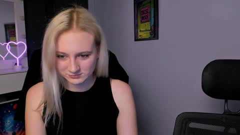 Snapshot of catherine_kitty chatting on 02.07.25 Catherine online show from 02.07.25