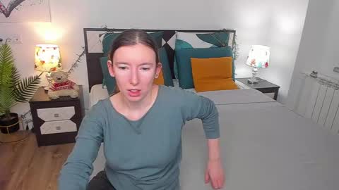 Catrin online show from 02.24.25