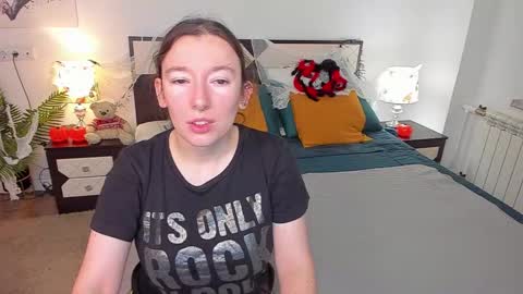 Catrin online show from 10.31.25