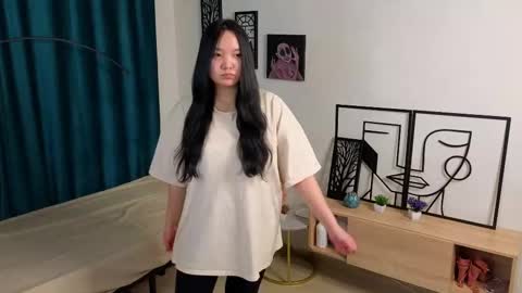 Hello My name is Mary  im new model here and little but shy but curious. online show from 01.18.25