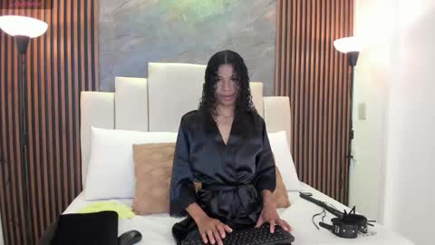 catiusca_reyes_03 online show from 11.25.25