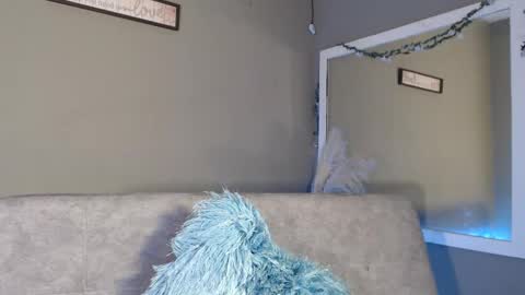 Snapshot of catty_foxx chatting on 12.18.25 online show from 12.18.25