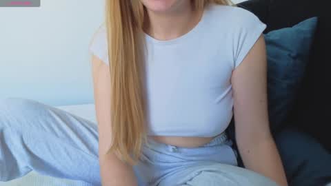 Snapshot of cbhotblonde chatting on 11.03.25 Folow my instagram cuteback7272 and onlyfans cbhotblonde1 online show from 11.03.25