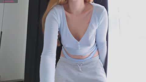 Snapshot of cbhotblonde chatting on 11.14.25 Folow my instagram cuteback7272 and onlyfans cbhotblonde1 online show from 11.14.25