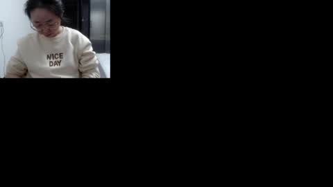 Snapshot of cbz112233 chatting on 02.15.25 ANNYANNY online show from 02.15.25