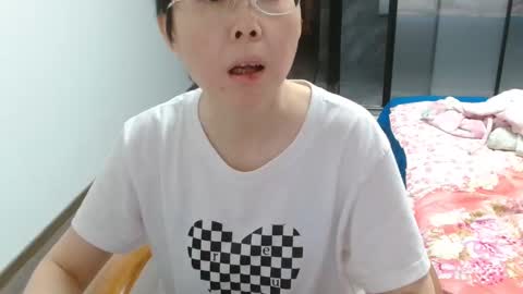 Snapshot of cbz112233 chatting on 04.30.26 ANNYANNY online show from 04.30.26