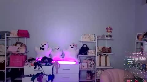 Snapshot of ccinnamon chatting on 10.14.25 Ccinnamon online show from 10.14.25