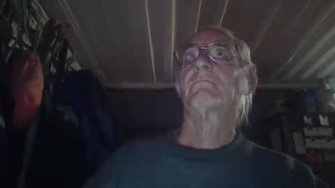 Snapshot of cef539 chatting on 10.10.25 Chuck online show from 10.10.25