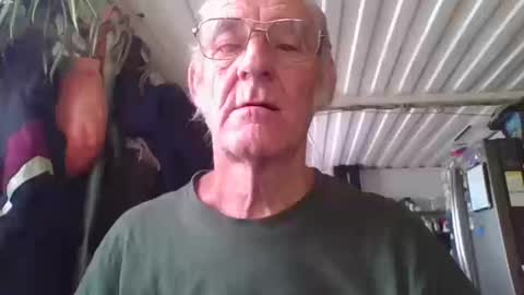 Snapshot of cef539 chatting on 10.11.25 Chuck online show from 10.11.25