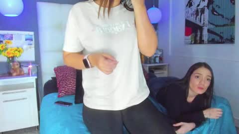 Snapshot of celeste_starsss chatting on 11.20.25 celeste_starsss online show from 11.20.25