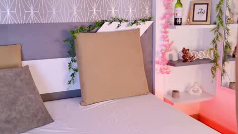 Snapshot of celine_lee chatting on 10.02.25 Celine online show from 10.02.25