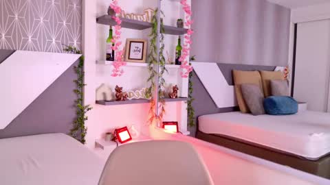 Snapshot of celine_lee chatting on 10.04.25 Celine online show from 10.04.25