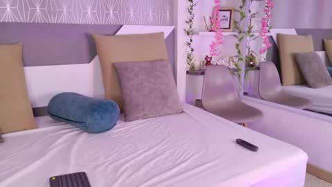 Snapshot of celine_lee chatting on 11.22.25 Celine online show from 11.22.25