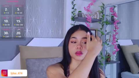 Snapshot of celine_lee chatting on 11.28.25 Celine online show from 11.28.25