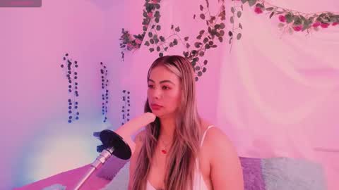 Snapshot of centaurigirls chatting on 11.05.25 Hello guys my name is Sofi and Lizzie and Vanessa online show from 11.05.25