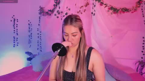 Snapshot of centaurigirls chatting on 11.18.25 Hello guys my name is Sofi and Lizzie and Vanessa online show from 11.18.25