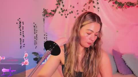 Snapshot of centaurigirls chatting on 11.25.25 Hello guys my name is Sofi and Lizzie and Vanessa online show from 11.25.25