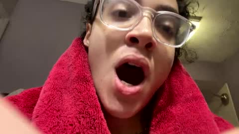 Snapshot of ceoglo chatting on 12.23.24 ceoglo online show from 12.23.24