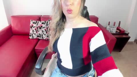 Snapshot of chanel_gold chatting on 12.26.24          online show from 12.26.24