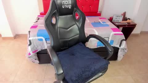 Snapshot of chanel_gold chatting on 02.24.25          online show from 02.24.25