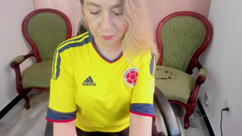 Snapshot of chanel_gold chatting on 10.14.25          online show from 10.14.25